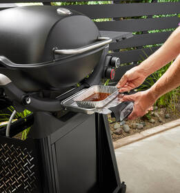 Gril záhradný plynový Weber Q 3200N+ čierny

 obrázok produktu 5 z 12