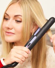 Darčeková súprava starostlivosti o vlasy Remington D3016GP Style Essentials čierna/fialová

 obrázok produktu 7 z 15