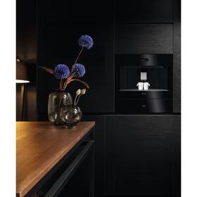 Vstavané espresso AEG KKB894500B čierna

 obrázok produktu 5 z 7