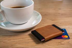 Peňaženka FIXED Tiny Wallet z pravej hovädzej kože hnedá

 obrázok produktu 4 z 6