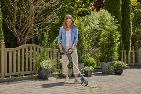 Odstraňovač buriny Gardena EasyWeed 1800/18V P4A (bez batérie) 

 obrázok produktu 2 z 5