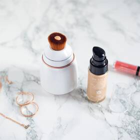 Kefka na tvár Revlon RVSP3538UKE ULTIMATE GLOW SONIC biely

 obrázok produktu 5 z 17