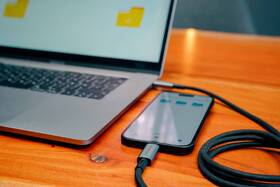 Kábel Verbatim Sync & Charge USB-C/USB-C 240W 40 Gbps 1,2m čierny

 obrázok produktu 2 z 3