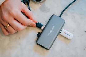 USB Hub Verbatim USB-C Essentials Multiport Hub 6 port - 3x USB 3.2 GEN 1 / HDMI /  USB-C PD / RJ-45 sivý

 obrázok produktu 3 z 5