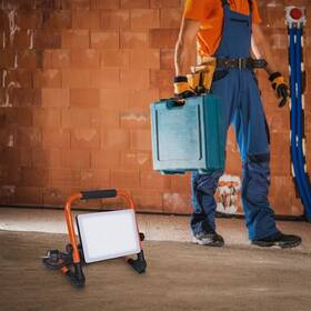 Reflektor Solight 50 W, 4500 lm, 4000 K, IP65, so sklopným stojanom oranžový

 obrázok produktu 2 z 4