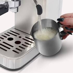 Pákový kávovar Rohnson R-98016 Hot & Cold strieborný

 obrázok produktu 4 z 7