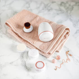Kefka na tvár Revlon RVSP3538UKE ULTIMATE GLOW SONIC biely

 obrázok produktu 15 z 17