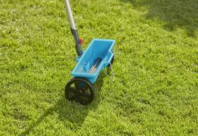Rozmetadlo hnojív Gardena 042020 modré

 obrázok produktu 2 z 3