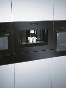 Vstavané espresso AEG KKE884500B čierny

 obrázok produktu 4 z 6