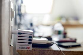 Cestovný adaptér SKROSS MUV USB, USB A+C, univerzálny pre 150 krajín 

 obrázok produktu 8 z 10