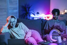 Stolná lampa IMMAX FLAMINGO, Qi nabíjanie, budík zlatá

 obrázok produktu 9 z 9