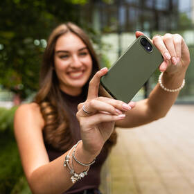 Kryt na mobil FIXED ReStory na Apple iPhone 15 zelený

 obrázok produktu 4 z 5