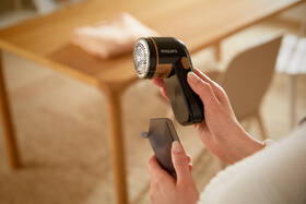 Odstraňovač žmolkov Philips GC026/80 

 obrázok produktu 3 z 4