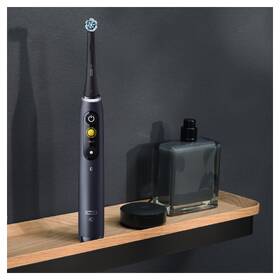 Zubná kefka Oral-B Black Onyx 

 obrázok produktu 1 z 9
