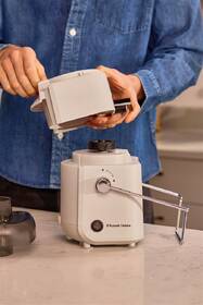 Odšťavovač RUSSELL HOBBS Juice Luxe Stone 28770-56 béžový

 obrázok produktu 6 z 21