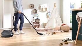 Podlahový vysávač Bosch BGL41GR3H sivý

 obrázok produktu 2 z 18