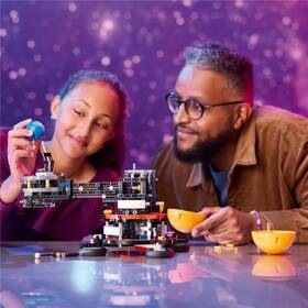 Stavebnica LEGO® Technic 42179 Planeta Země a Měsíc na oběžné dráze 

 obrázok produktu 3 z 9