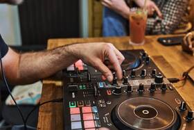 Mixážny pult Hercules DJControl Inpulse 300 MK2 čierny

 obrázok produktu 5 z 8