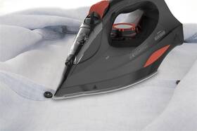 Žehlička Black+Decker BXIR3000E čierna/červená

 obrázok produktu 4 z 4
