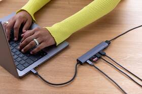 USB Hub Spello by Epico USB-C Slim 7v1 strieborný

 obrázok produktu 4 z 4