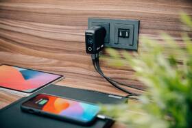 Cestovný adaptér Verbatim Mini GaN LCD, 2x USB-C PD 100 W, 1x USB-A QC 3.0, černá čierny

 obrázok produktu 7 z 10