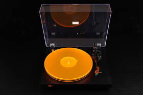 Gramofón Fosi Audio Luna 3 čierny/oranžový

 obrázok produktu 3 z 15
