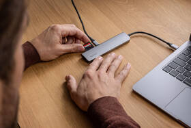 USB Hub Epico 7in1 Multimedia 8K USB-C/1× USB-C, 2× USB 2.0, HDMI, LAN, microSD, SD sivý

 obrázok produktu 6 z 6