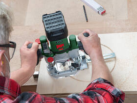 Fréza horná Bosch AdvancedTrimRouter 18V-8 (bez batérie) 

 obrázok produktu 7 z 10