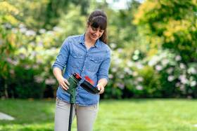 Kosačka strunová Bosch EasyGrassCut 26 0.600.8C1.J01 

 obrázok produktu 1 z 2