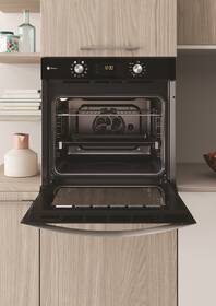 Rúra Indesit IFWS 4841 JH BL čierna farba
