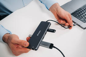 USB Hub Verbatim USB-C Pro Multiport 13 Port strieborný

 obrázok produktu 3 z 4