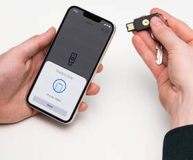 Bezpečnostný token Yubico YubiKey 5 NFC, 2 ks čierny

 obrázok produktu 2 z 3