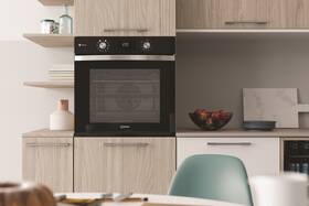 Rúra Indesit IFWS 4841 JH BL čierna farba
