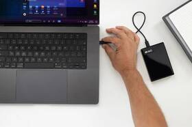 Externý pevný disk Western Digital 1TB USB-C čierny

 obrázok produktu 3 z 5