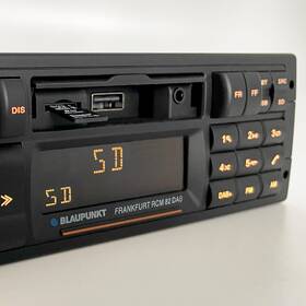 Autorádio Blaupunkt Frankfurt RCM 82 DAB čierne

 obrázok produktu 3 z 8