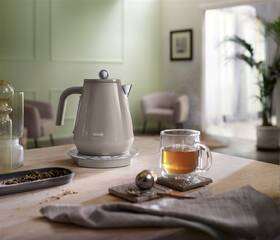 Rýchlovarná kanvica De'Longhi Eclettica SpecialTea KBY2011.BG béžová

 obrázok produktu 9 z 10