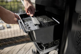 Gril záhradný plynový Weber E-335 Black čierny

 obrázok produktu 9 z 9