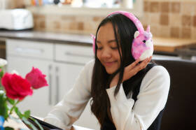 Slúchadlá Lazerbuilt Squishmallows Plush Bluetooth - Lola ružová

 obrázok produktu 5 z 6