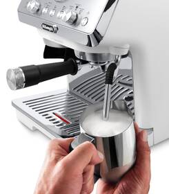 Pákový kávovar De'Longhi EC9155.W 

 obrázok produktu 8 z 15