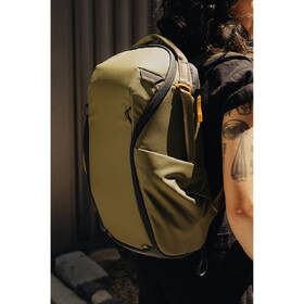 Batoh Peak Design Everyday Backpack 15L Zip khaki

 obrázok produktu 6 z 7