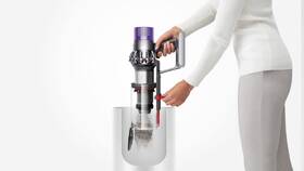 Tyčový vysávač Dyson V10 Total Clean strieborný

 obrázok produktu 7 z 9