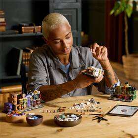 Stavebnica LEGO® Harry Potter™ 76444 Kouzelnické obchody v Příčné ulici 

 obrázok produktu 3 z 8