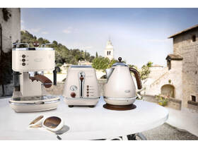 Rýchlovarná kanvica De'Longhi KBOV2001BG béžová

 obrázok produktu 3 z 4