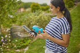 Nožnice na trávu Gardena ComfortCut 9888-20 (s batériou) 

 obrázok produktu 5 z 6