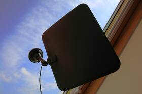 Izbová anténa Evolveo Xany 2C LTE 230/5V, 41dBi aktívna izbová DVB-T/T2, LTE filter 

 obrázok produktu 4 z 8