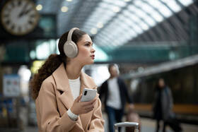Slúchadlá Sony WH-1000XM4 strieborná

 obrázok produktu 11 z 14