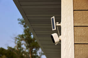 Solárny panel Arlo Essential Outdoor  (Gen.2) biely

 obrázok produktu 3 z 4