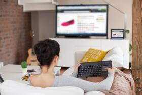 Klávesnica Logitech K400 Plus, CZ/SK čierna

 obrázok produktu 5 z 9