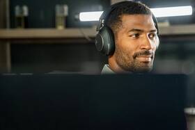 Headset HP Poly Voyager Surround 80 UC USB-C Microsoft Teams + USB-C/A čierny

 obrázok produktu 3 z 3