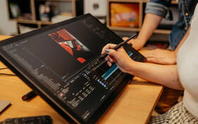 Grafický tablet Wacom Cintiq 24 pen DTK246E čierny

 obrázok produktu 5 z 6